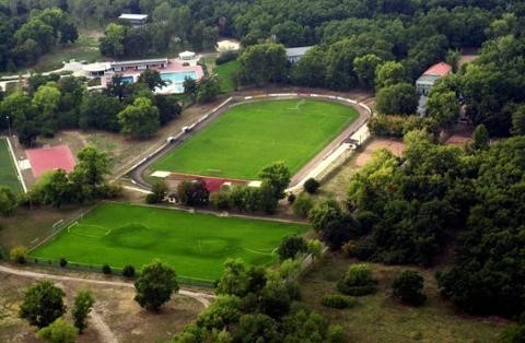 VOLKSPARK Stadt will die Sportstätte in neuem Glanz inklusive einer Tribüne erst